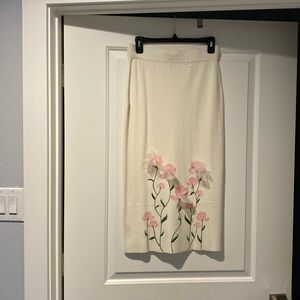 NWT Elegant knit ivory  Skirt w/3 dimensional chiffon petals top of flower print